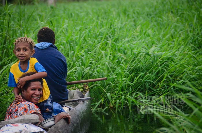 Di hari pasar, warga Papua Nugini berbondong-bondong ke Indonesia