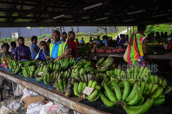 Pedagang di pasar Tabubil dilarang menjual makanan yang sudah dimasak.