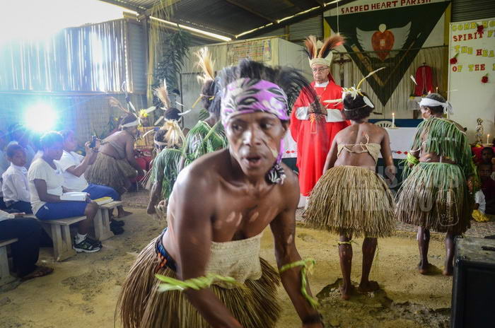 Di Papua Nugini, kekristenan kini telah merasuk pada setiap sendi kehidupan tradisional
