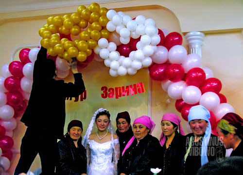 Balon-balon di pesta pernikahan (AGUSTINUS WIBOWO)