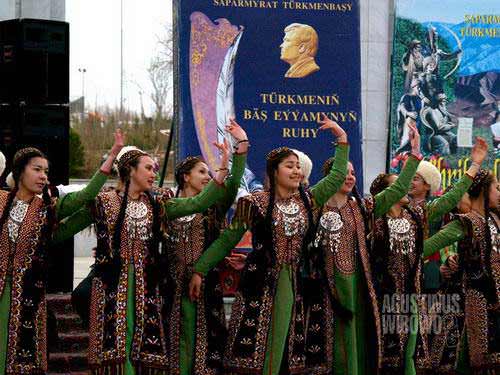 Puji bagi Turkmenbashi (AGUSTINUS WIBOWO)