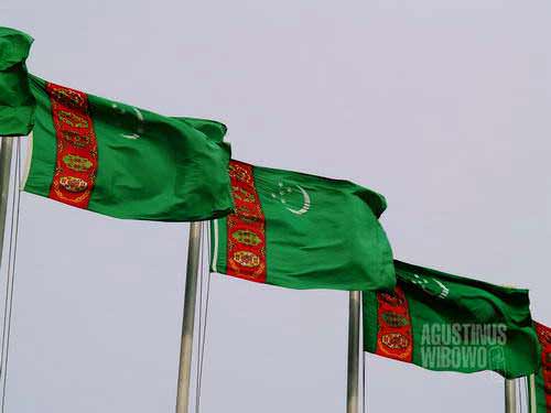 Bendera Turkmenistan (AGUSTINUS WIBOWO)