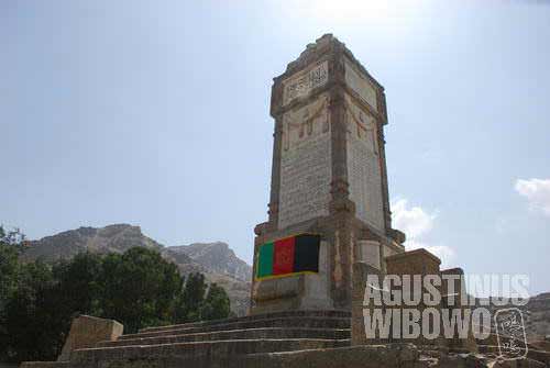 Tricolor Afghan flag on the monument. That's almost the only sign you see on the Independence Day