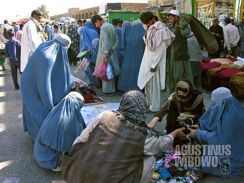 The bazaar of Kabul is still full of women wearing blue burqa