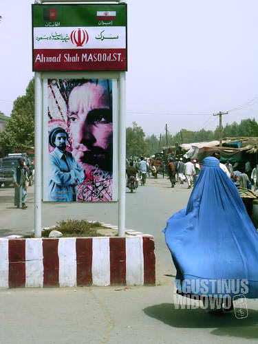 Taloqan: Ahmad Shah Massoud, Iranian flag, and burqa