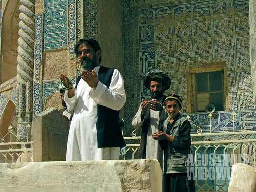 Offering prayers in holy sites which populate the whole city of Balkh