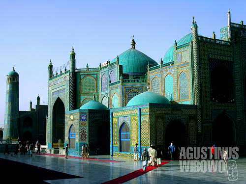 The fantasyish holy building is believed to be site where the body of Ali bin Abi Thalib lies