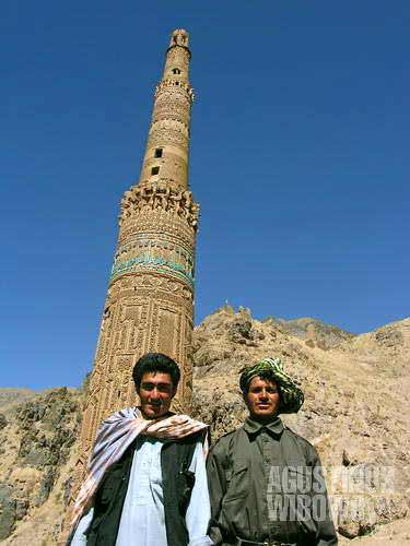 Posing in front of the minaret