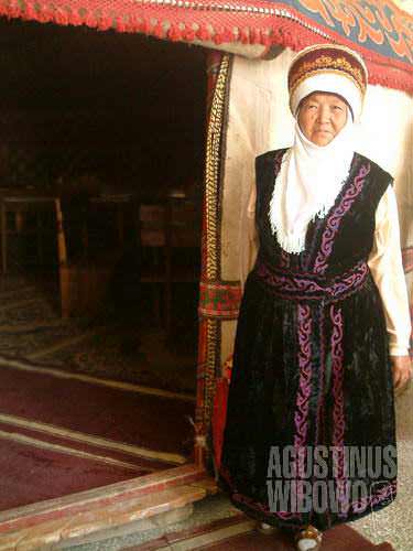 You hardly see Kyrgyz wearing their traditional dress except on special occassion.