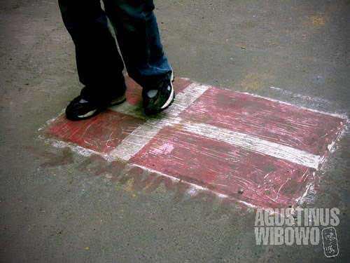Drawing a Denmark flag on the street, then step on it