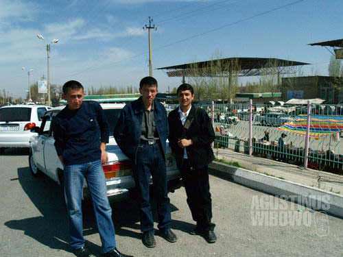 Finding a taxi in Ferghana willing to take me---a foreigner illegal visitor---to Shakhimardan is actually not an easy job