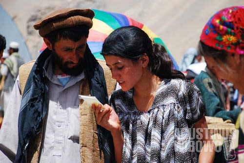 An Afghan man and a Tajik woman, in Ishkashim international bazaar