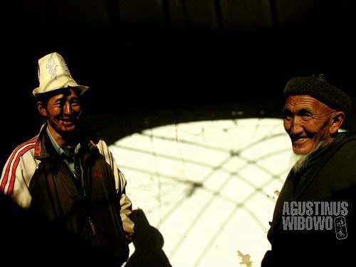 The Kyrgyz men in Murghab bazaar, with the hat they are proud of.