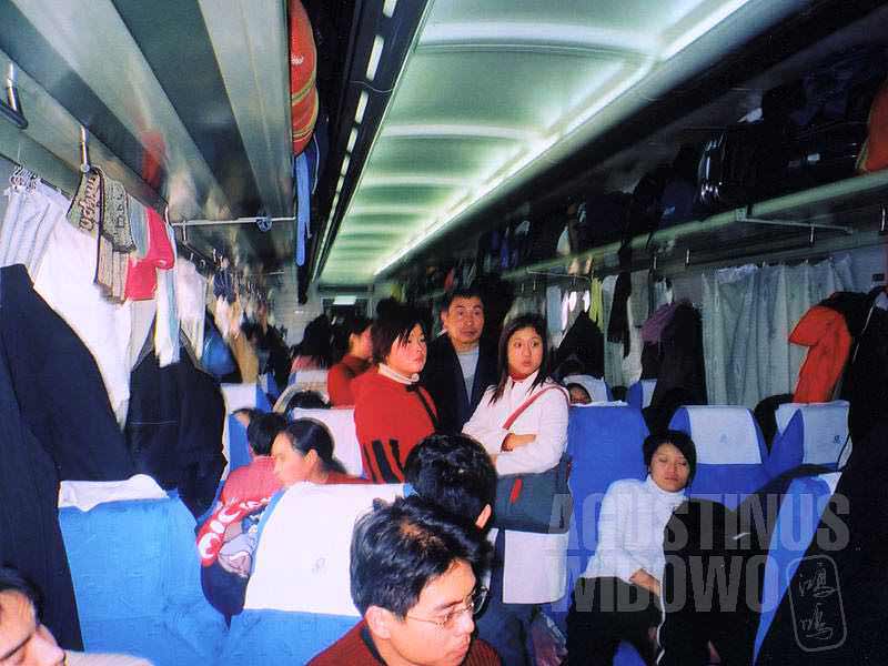 Padatnya kereta China kelas “kursi keras” untuk perjalanan panjang 48 jam (AGUSTINUS WIBOWO)