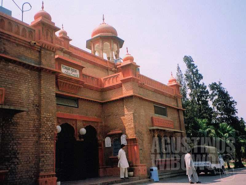 Arsitektur bergaya Mughal pada bangunan Museum Pakistan (AGUSTINUS WIBOWO)