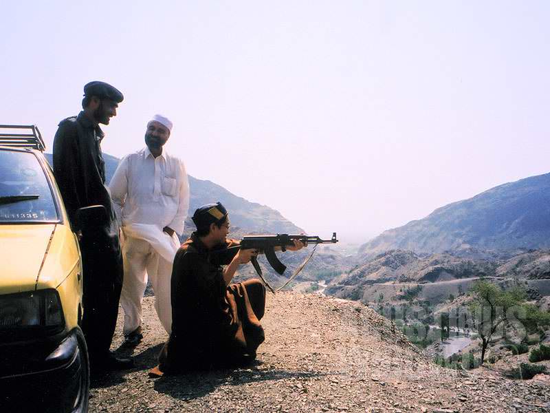 Menjajal Kalashnikov di Celah Khyber (AGUSTINUS WIBOWO)
