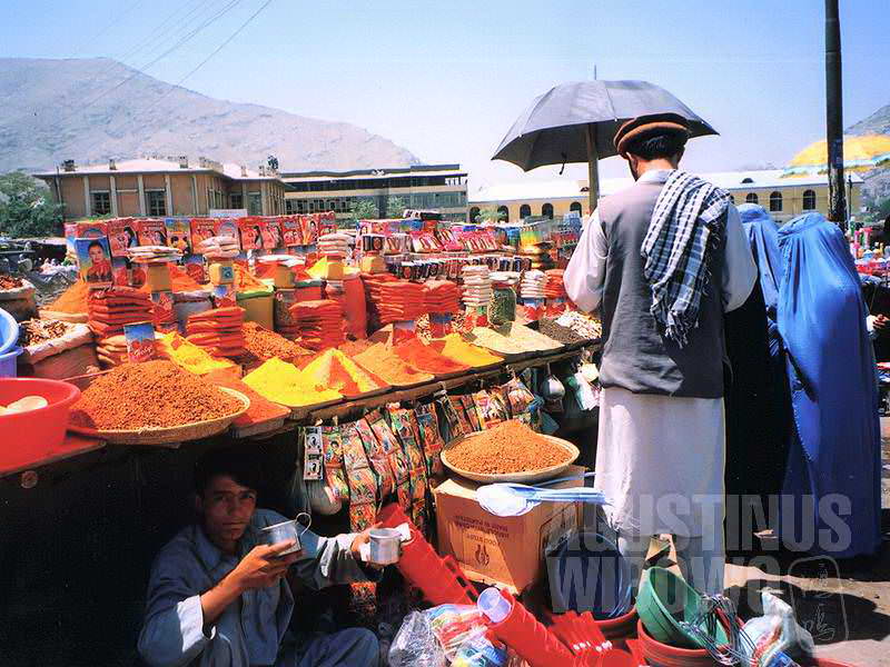 Warna-warni masala India di jalanan Kabul (AGUSTINUS WIBOWO)