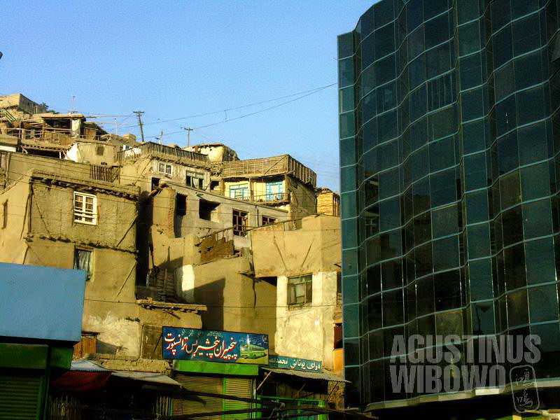 Modernisasi menyeruak mengubah wajah kota Kabul. (AGUSTINUS WIBOWO)