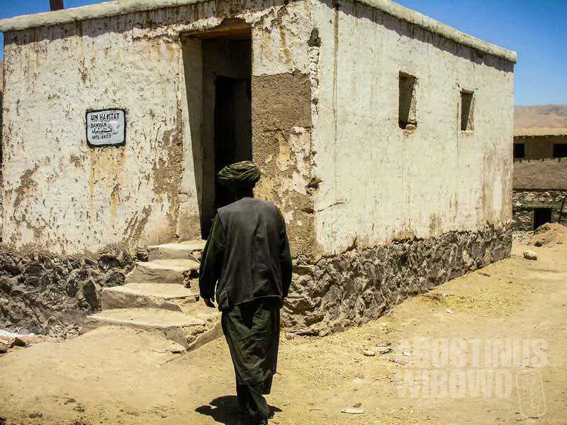 Salah satu proyek besar di Afghanistan adalah pembangunan ribuan toilet umum di pedalaman. (AGUSTINUS WIBOWO)