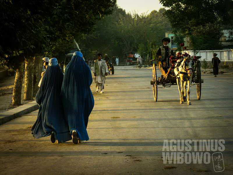 4.Mereka mulai mengenakan burqa pada usia yang sangat muda  (AGUSTINUS WIBOWO)