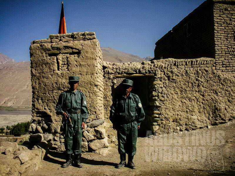 4.Penjaga perbatasan Afghanistan (AGUSTINUS WIBOWO)