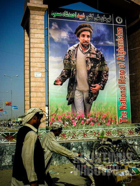 4.Ahmad Shah Massoud, kematiannya selalu dikenang, dan posternya tersebar di mana-mana (AGUSTINUS WIBOWO)