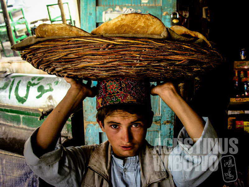 7.Bocah penjual roti (AGUSTINUS WIBOWO)