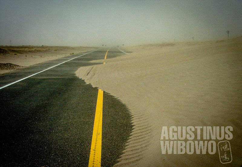 2.Jalan menuju Iran, terkenal akan badai pasir yang dahsyat (AGUSTINUS WIBOWO)