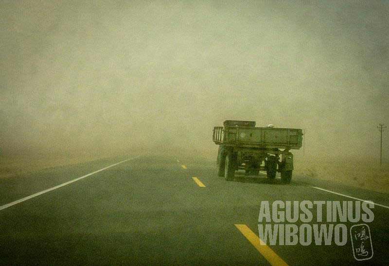 1.Di tengah badai pasir dalam perjalanan menuju Herat (AGUSTINUS WIBOWO)