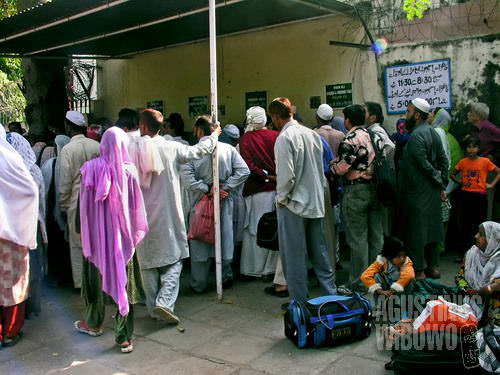 Kedutaan Pakistan yang ramai oleh para pemohon visa. (AGUSTINUS WIBOWO)