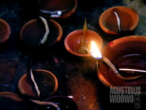 Diwali, festival cahaya, dihias ribuan lilin yang berkelap-kelip di atas diya di seluruh pelosok kota. (AGUSTINUS WIBOWO)