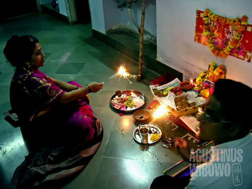 Diwali Puja, untuk mendapatkan berkah di tahun baru. (AGUSTINUS WIBOWO)