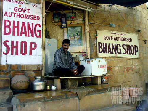 Toko resmi pemerintah menjual bhang – minuman dari bubuk daun ganja (AGUSTINUS WIBOWO)