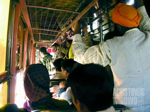 Di dalam bus India (AGUSTINUS WIBOWO)