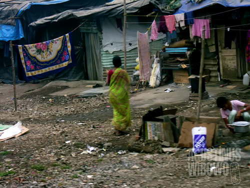Perkampungan kumuh terhampar di sekitar Mumbai (AGUSTINUS WIBOWO)