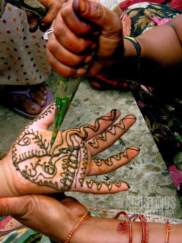 Hiasan henna (AGUSTINUS WIBOWO)