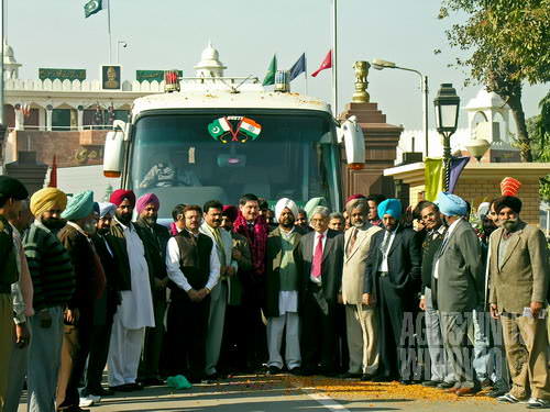Bus bersejarah itu pun tiba di wilayah India (AGUSTINUS WIBOWO)