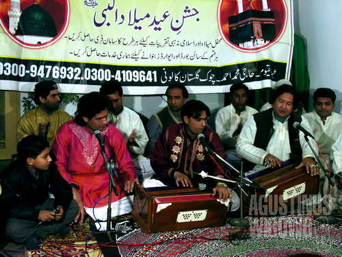 Sebuah grup qawwali kenamaan dari Lahore (AGUSTINUS WIBOWO)