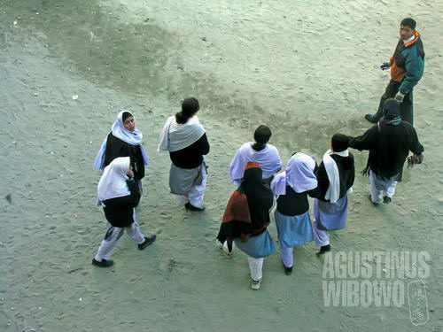 Semua gadis di Hunza pergi sekolah, sementara tingkat pendidikan kaum wanita di Pakistan secara rata-rata masih jauh tertinggal.