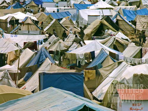 Lautan tenda pengungsi di Narol (AGUSTINUS WIBOWO)