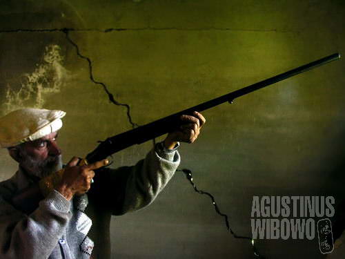 Karena alasan keamanan, keluarga di Kashmir menyimpan senjata api (AGUSTINUS WIBOWO)