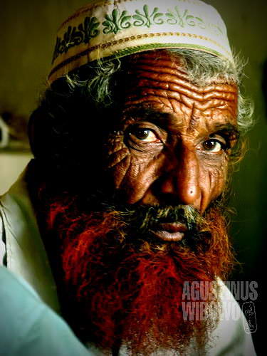 Kakek Muslim berjenggot merah (AGUSTINUS WIBOWO)