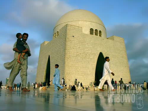 Mausoleum Mohammad Ali Jinnah, Bapa Pendiri Pakistan, adalah lanmark Karachi (AGUSTINUS WIBOWO)