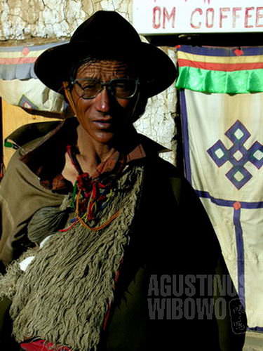 Seorang peziarah Tibet. (AGUSTINUS WIBOWO)