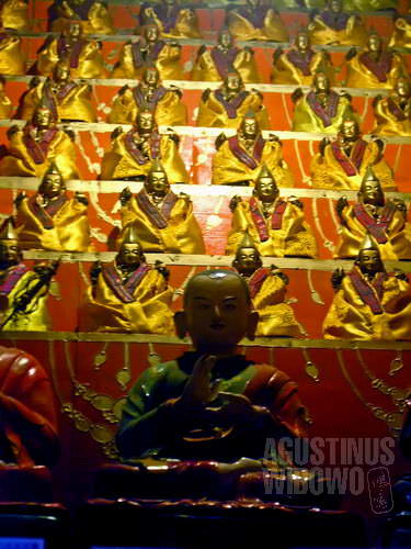 Deretan patung Budha di kuil (AGUSTINUS WIBOWO)
