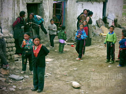 Sebuah desa tertinggal, dihuni oleh mayoritas penduduk etnis Tibet. (AGUSTINUS WIBOWO)