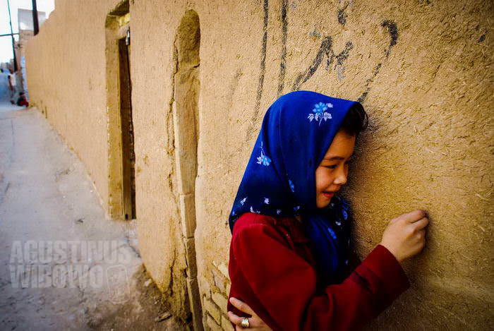 1pic1day-130912-iran-afghan-refugee_1