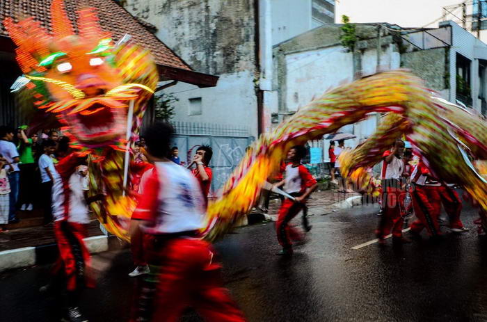 indonesia-2013-bogor-capgomeh-dragon-dance-chinese-carnival